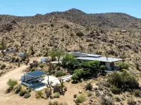 Midcentury Oasis on 5 Private Acres Near Park - balcony