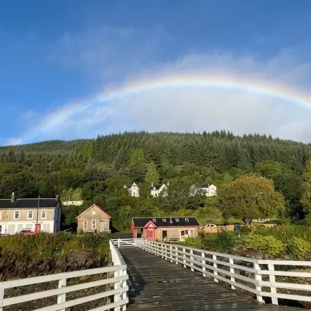 Comfortable studio apartment Blairmore near Dunoon. Views to Pier & Loch Long. Отели в г. Данун