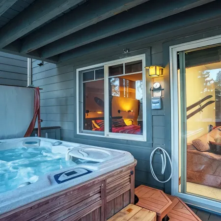 XXL 5 Star Luxury Home, "The Lodge", Private Spa, Pool Table and Gorgeous Views