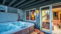 XXL 5 Star Luxury Home,  "The Lodge", Private Spa, Pool Table and Gorgeous Views