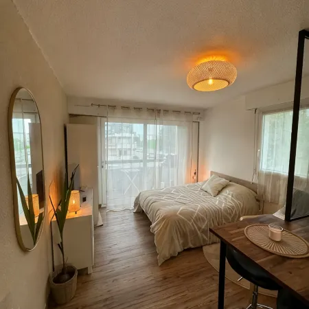 Cosy apartment with balcony + parking - quiet 2 steps from downtown