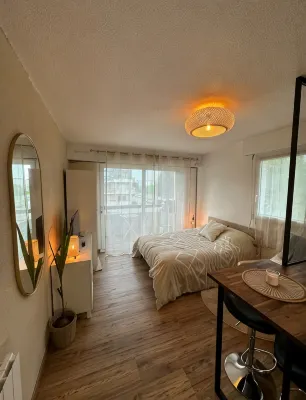 Cosy apartment with balcony + parking - quiet 2 steps from downtown - 2-Star