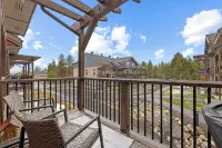 Ponderosa Pines Retreat, featuring 3 Beds and 3 Baths with Privacy