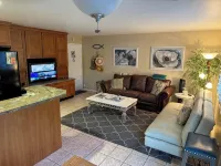 One Bedroom ground floor condo with Private Patio steps to Carpinteria beach Ξενοδοχεία στην πόλη Carpinteria