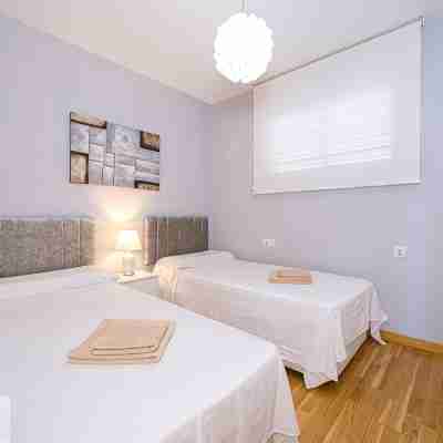 Luxury 2 Bed 2 Bath Apartment Rooms