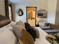 4Br Ranch Retreat w/Hot Tub & Senic Valley Views + Mini House ADD-on - 4-Star