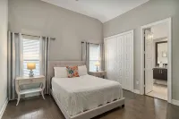 Luxe: Walk to Beach, 2 Kings, Pool & Spa - ビーチサイド