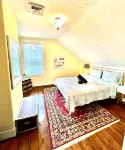 Downtown Historic Home - Free Parking & Backyard! - Bungalows