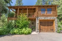 Cozy 3-Bdrm Log Cabin Retreat in Truckee, Sleeps-8, Hot Tub, 2 Acres of Serenity - 3つ星