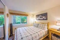 Trout Corner: Forks, WA Tiny Home Base - balcony
