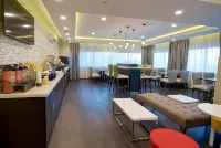 Days Inn & Suites by Wyndham Port Arthur - Morgenmad