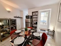Coquette Maison de Ville Calme Avec Patio - Apartments