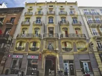 Red Nest Hostel Hotels near Turia Gardens