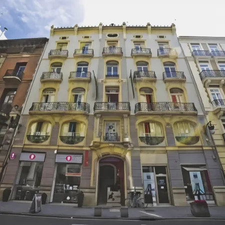 Red Nest Hostel