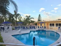Curtis Inn & Suites - parking