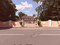 All Seasons Guest House Gatwick & Airport Parking - 2-Star