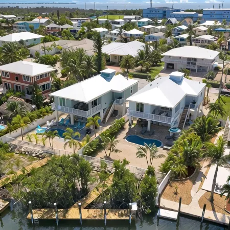 Beautiful 4 Bedroom/3 Bath Home w/Private Pool,40 ft. Dock Near Sombrero Beach!