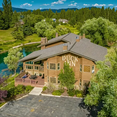 Duck Inn Lodge Отели в г. Уайтфиш
