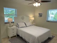 Large Full Duplex with Pool / Hot tub Pet Friendly  581- 591 10th Street - Bathtub