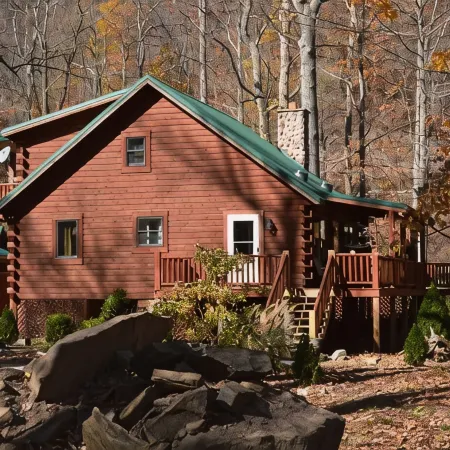 RIVERFRONT 2 STORY, 4 BR, 2 Bath, Washer/Dryer, HOT TUB, Pet Friendly