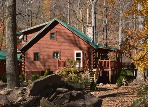 RIVERFRONT 2 STORY, 4 BR, 2 Bath, Washer/Dryer, HOT TUB, Pet Friendly - 3-Star