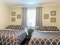 Immaculate Midtown Home for Work Teams & Families - 방갈로
