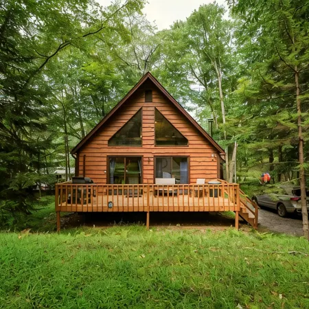 Poconos Retreat: Hot Tub, Game Room, Lakes, BBQ, Fire Pit & Family Fun