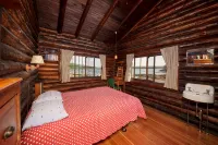Authentic Log Cabin on Damariscotta River W/ Dock and Moorings - Wifi