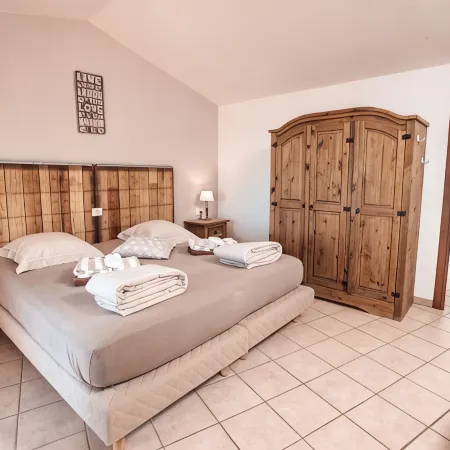 Exceptional villa: 400 m² for 15 people, with pool