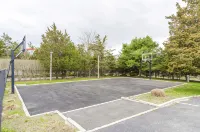 Private Westhampton Escape 5Br, Pool, Hot Tub, Near Beach - 빌라