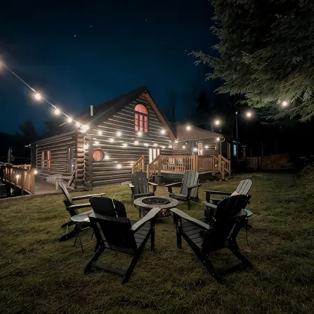 Handcrafted Log Cabin • Walk to Lake • Private Backyard w/Fire Pit • Sleeps 8