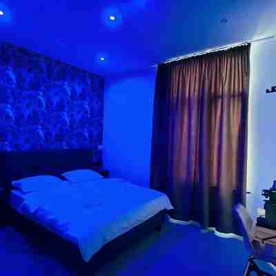 Bed Cauchy Rooms