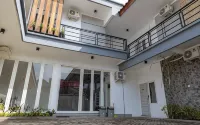 Crystal Inn - parkir