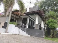 Oase Van Java - parking