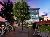 Samcheok White Romantic Pension Hotels near Samcheok Library