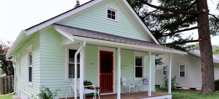 Swiss-Modern 1918 Cottage in Aksarben Hotels in Douglas County