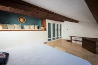 Rare Cassis duplex apartment, 5 minutes from the beach and port on foot