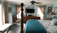 2 Family House Steps from Beach; 2 Master Bedrooms; Beach and Bike Equipment too - 무료 와이파이