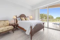 Oceanfront 2/2 Condo; Short walk to Pool & Beach - Beach