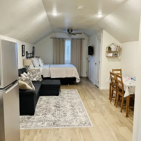 Studio apartment on the banks of Yellowstone River