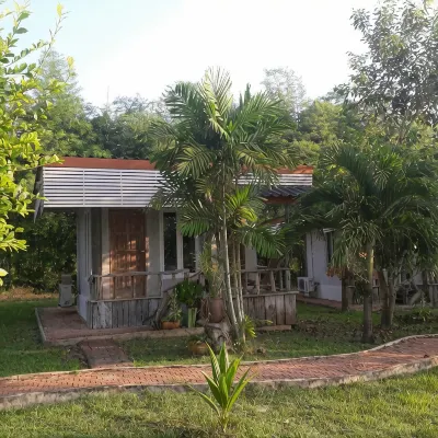 Khunyaikiew Homestay - parking