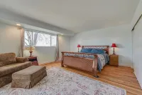 Spacious bohemian canyon home with views - Bungalows
