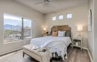 GORGEOUS MOUNTAIN  VIEWS FROM EVERY WINDOW AND DOG FRIENDLY, TOO - balcony