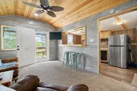 Lucky's Canoe & Kayak Cabin #2 - Caddo River Access!
