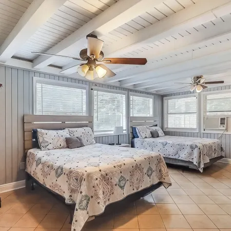 Charming Coastal Retreat in West Biloxi!