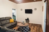 Downtown Cottage Getaway - 4-Star
