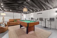 Oakside Retreat – Private Getaway with Huge Yard, Firepit and Game Room