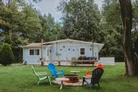 Little Blue Cottage - wooded getaway, near beaches and towns - 4-Star