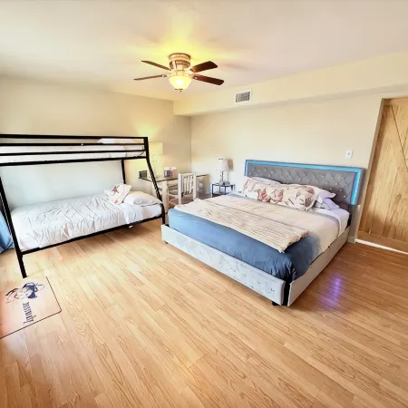 Loft w/ Big Pool, Huge Backyard, Fire Pit, PingPong, Pool Table,