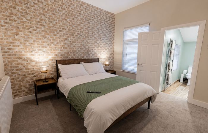 Cosy House in Runcorn: Perfect for Families & Business Travelers! Free Parking